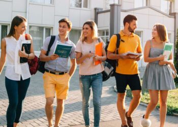 Astăzi este marcată Ziua Internațională a Tineretului. Câți tineri sunt în țara noastră