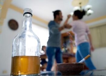 Bărbat din Florești, condamnat după ce și-a maltratat concubina și a lovit-o cu o sticlă în cap