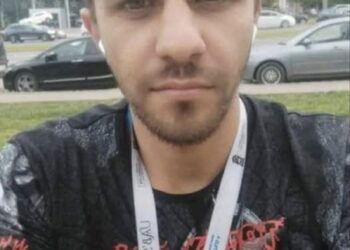 A furat o mașină din parcare și a dispărut. Poliția din Bălți cere ajutorul cetățenilor