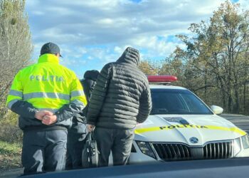 FOTO // Un tânăr din Sîngerei a încercat să mituiască polițiștii de patrulare. Cât insista să le pună în buzunar
