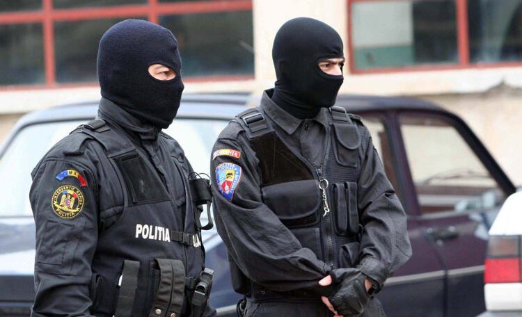 VIDEO // Percheziții matinale în România. Mai mulți medici ar fi obținut fictiv specializări în Republica Moldova. Noul ministru al Sănătății, respinge acuzațiile