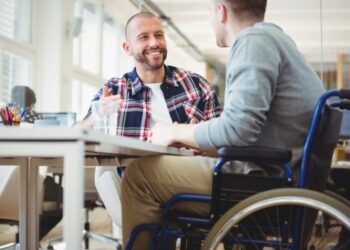 Un partid solicită modificarea legislației pentru asigurarea medicală a persoanelor cu dizabilități care muncesc legal