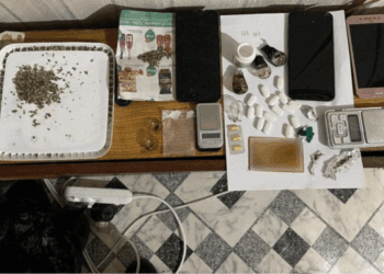 VIDEO // Doi bărbați din Drochia au fost condamnați la 8 și 9 ani de închisoare, după o captură de droguri de 200.000 lei