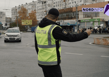 VIDEO // Conectează farurile, evită amenda! Șoferii din nordul țării, trași pe dreapta de polițiști